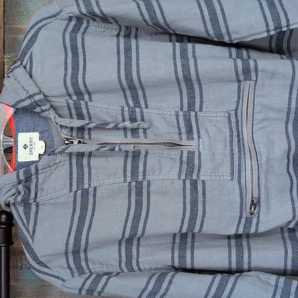 Sperry Chambray Striped Lightweight Half Zip Hooded Pullover - Men's Medium - Picture 3 of 6